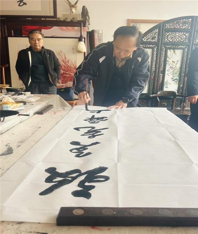 国之瑰宝“龙马精神颂”笔会在香山红色大本营举办 国之瑰宝“龙马精神颂”笔会在香山红色大本营举办