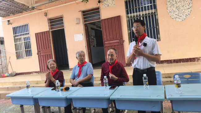 澄迈候鸟人才卞家森老师爱心赠书暨公益爱心课外辅导员