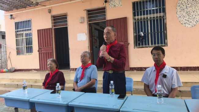 澄迈候鸟人才卞家森老师爱心赠书暨公益爱心课外辅导员