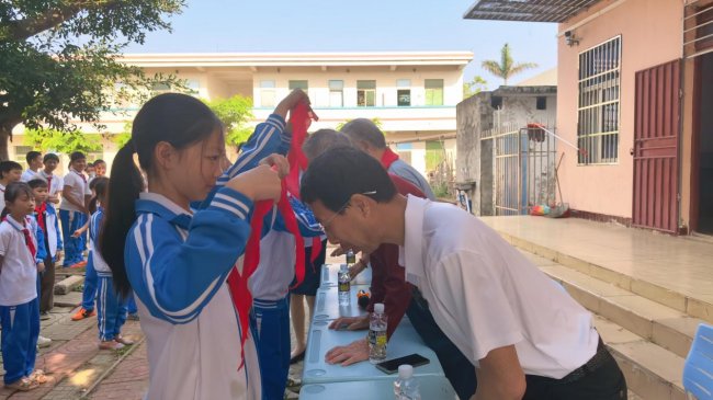 澄迈候鸟人才卞家森老师爱心赠书暨公益爱心课外辅导员