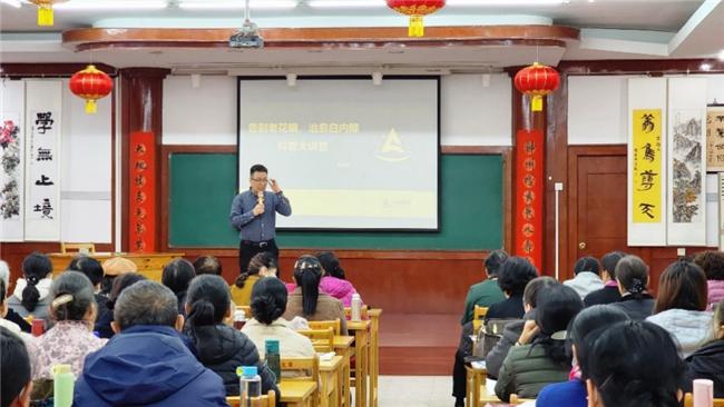 “行走的蔡司镜头”尖峰眼科全视觉老视健康科普行正式启动